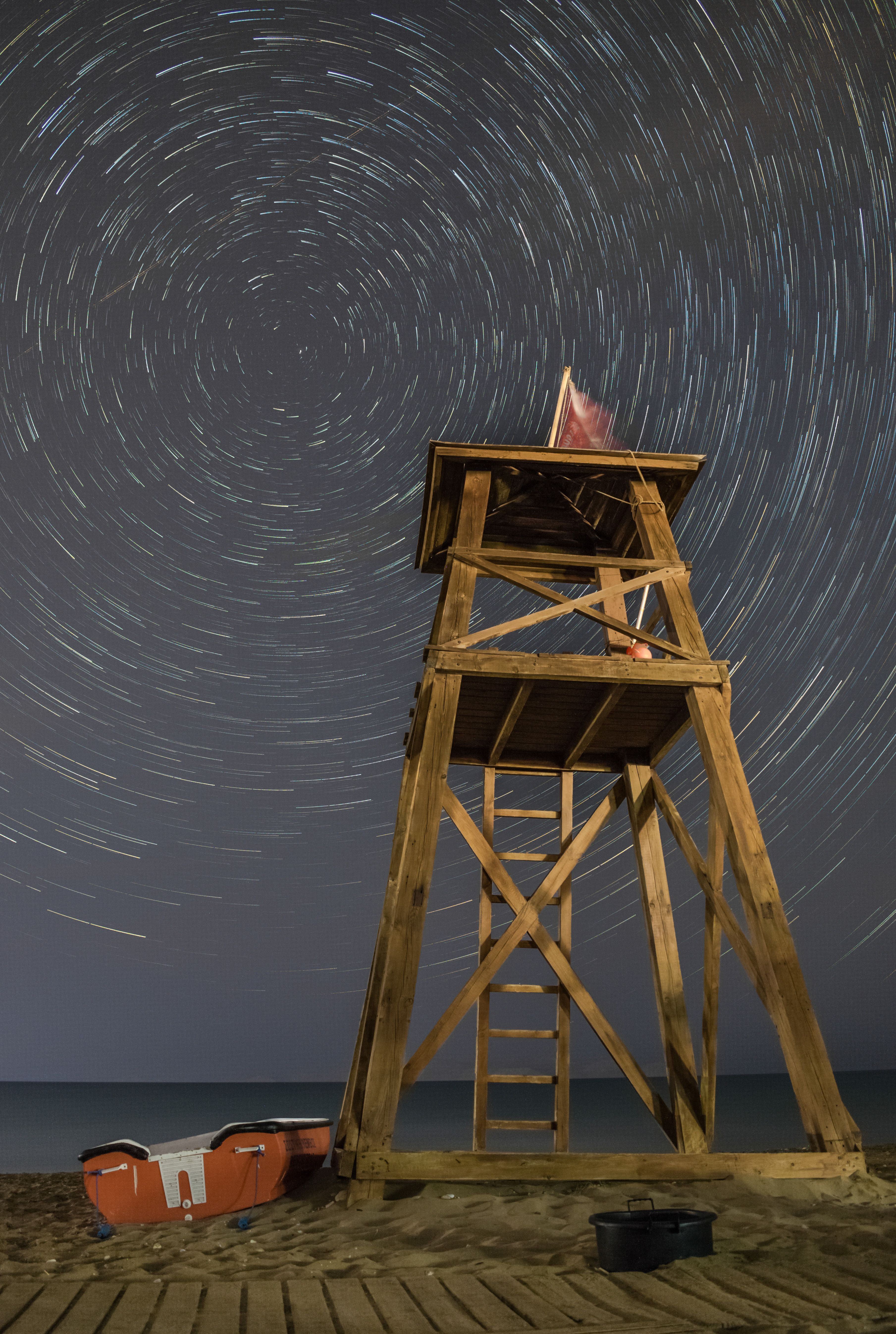 lifeguard-tower-and-startrails-u